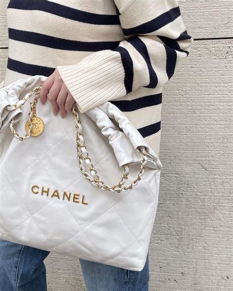white chanel 22 bag